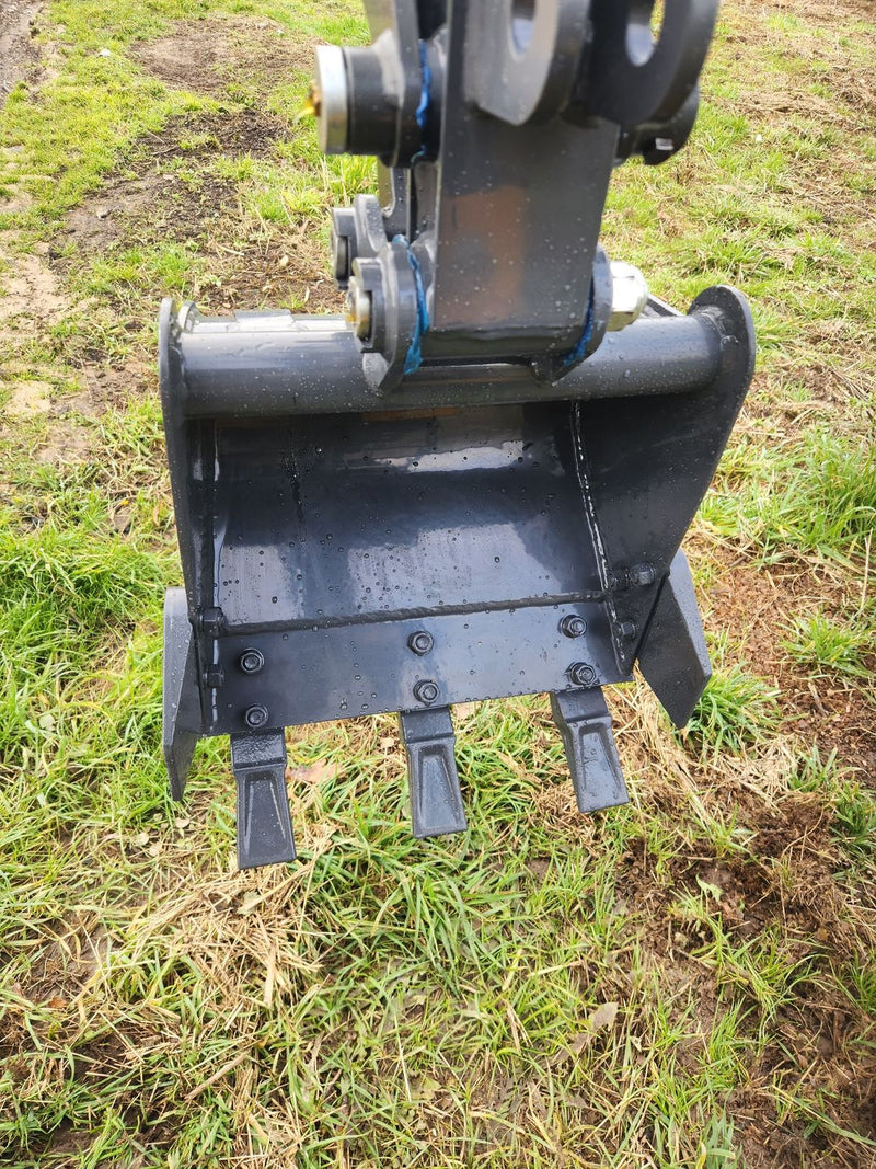 MINIEXCAVATOR HT12 PICIOARE CU BRAȚ FIX