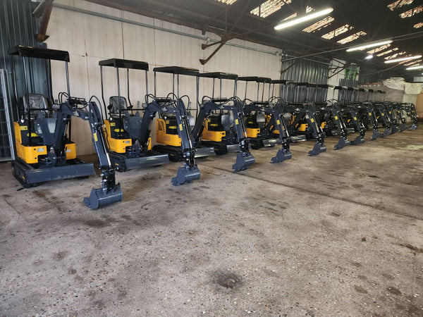 MINIEXCAVATOR NOU CU BRAȚ DECALAT