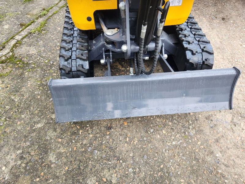 MINIEXCAVATOR NOU CU BRAȚ DECALAT