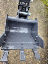 MINIEXCAVATOR NOU CU BRAȚ DECALAT