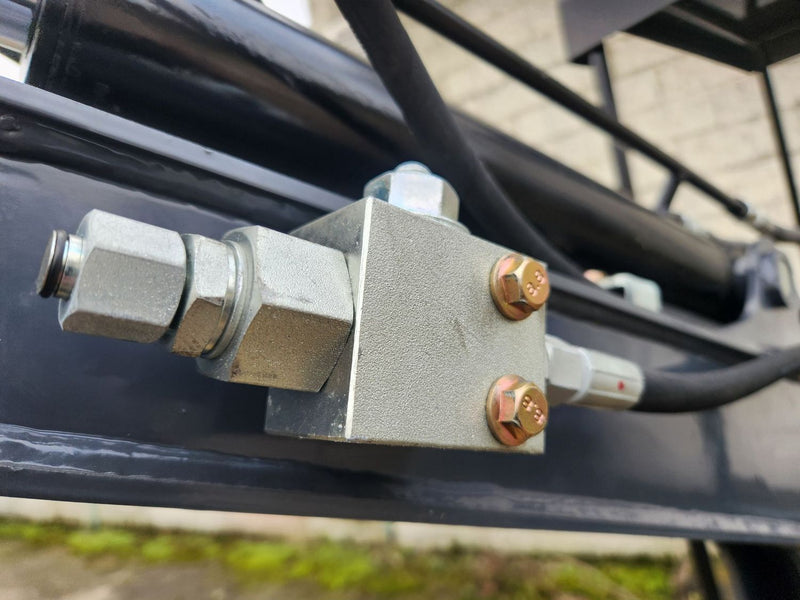 MINIEXCAVATOR NOU CU BRAȚ DECALAT