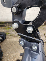 MINIEXCAVATOR NOU CU BRAȚ DECALAT