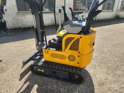 Miniexcavator nou, model HT12
